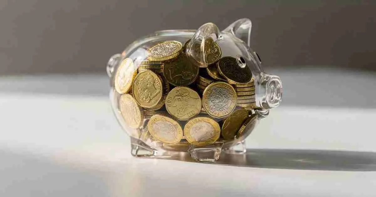 Photorealistic image for article about how energy consultants get paid